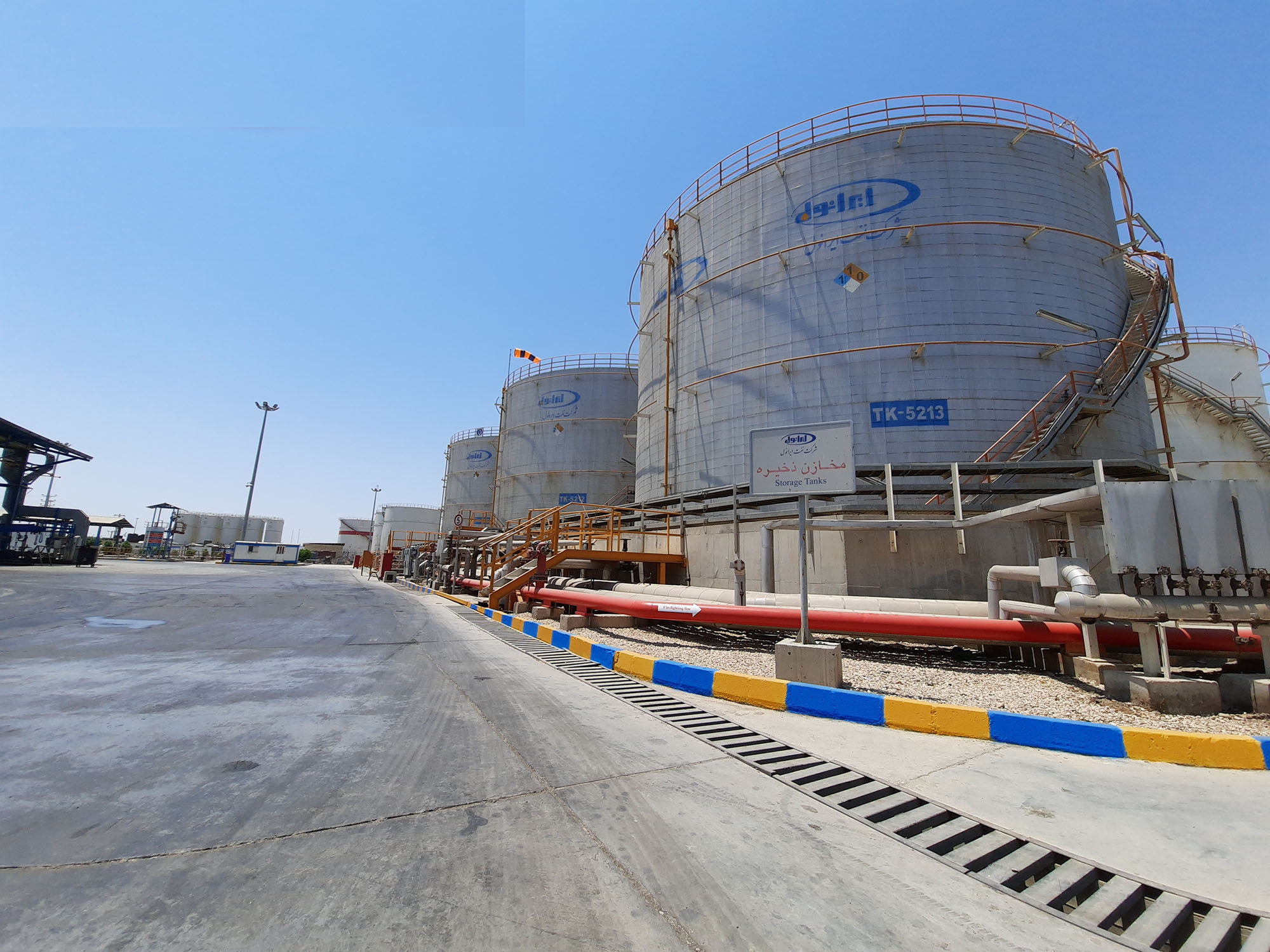 طراحی و ساخت تابلوهای سیستم کنترل پایانه صادراتی شرکت نفت ایرانول